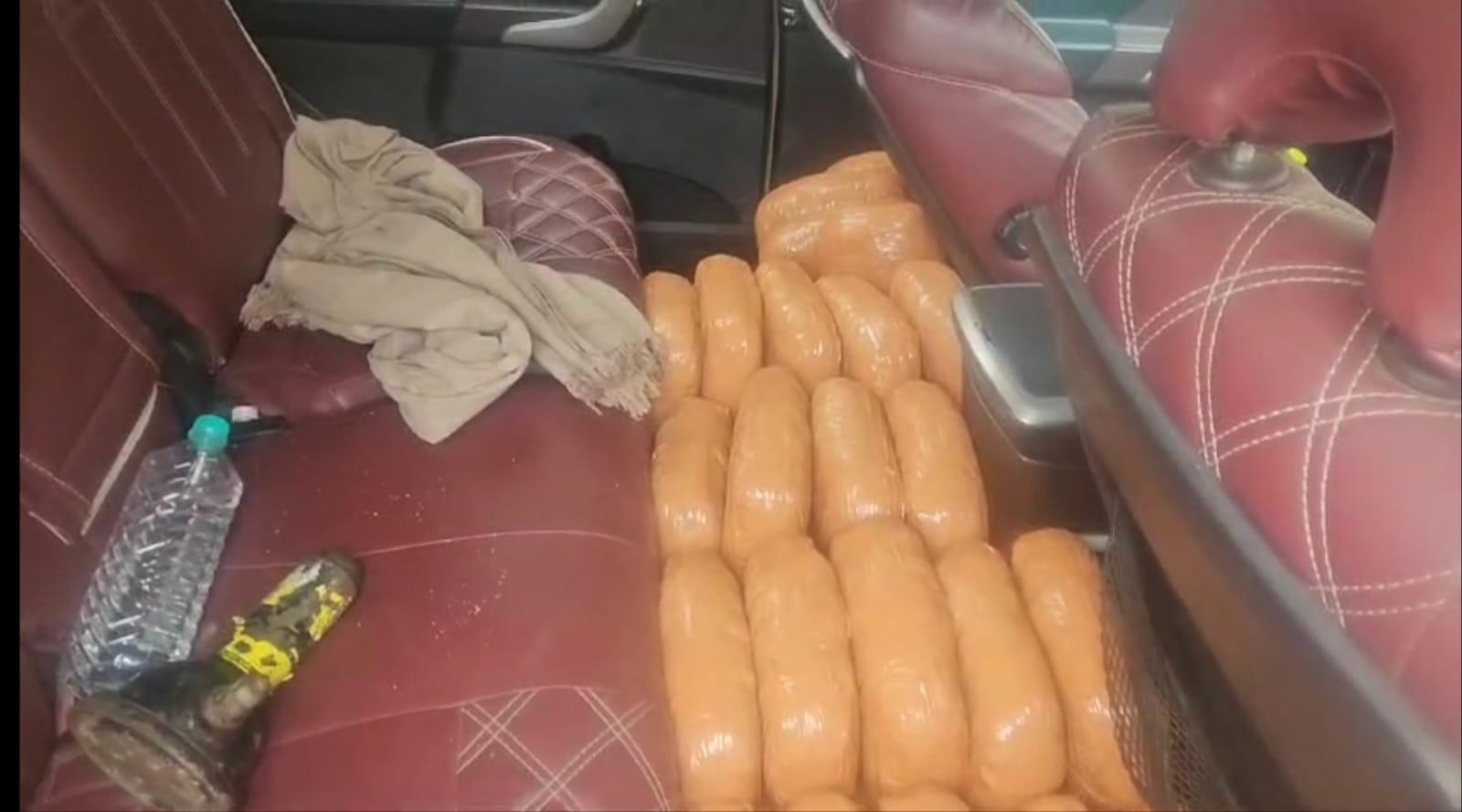 एक्सयूवी से 200 किलो  गांजा जब्त