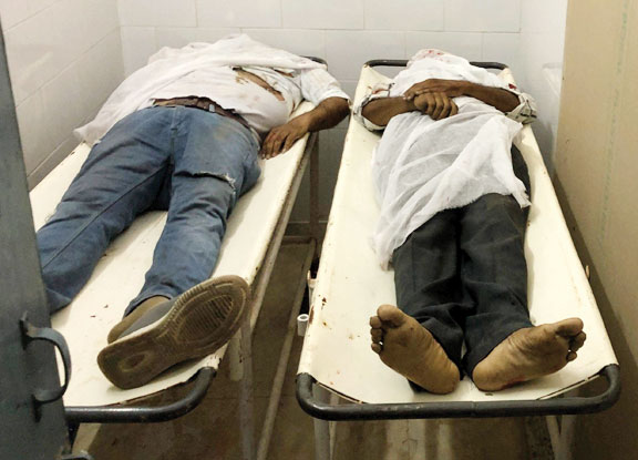 खड़े ट्रक के पीछे जा घुसी स्कूटी, 2 मौतें