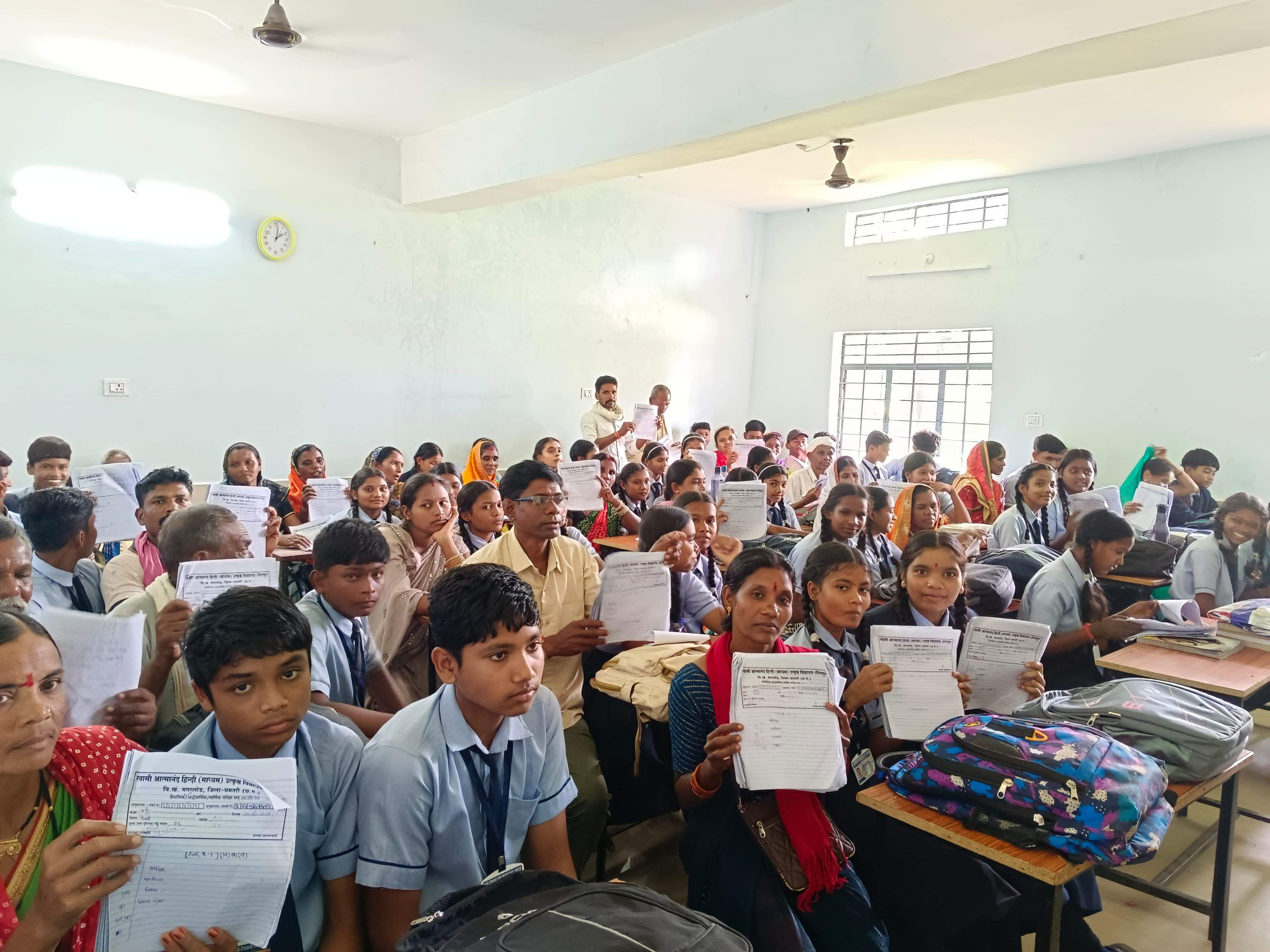 स्कूली बच्चों की शिक्षा-दीक्षा  के लिए सामने आए युवक