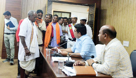 जनदर्शन में 18 आवेदन जनदर्शन में 18 आवेदन