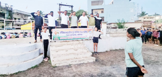 शहीद जवानों को दी श्रद्धांजलि शहीद जवानों को दी श्रद्धांजलि