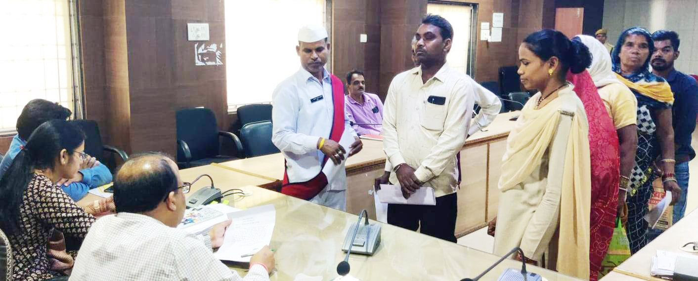 नवागढ़ के कॉलेज में पढ़ाई करने लगाई गुहार नवागढ़ के कॉलेज में पढ़ाई करने लगाई गुहार