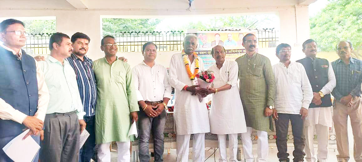 मछुआ महासंघ के नवनिर्वाचित प्रदेश पदाधिकारियों ने ली शपथ 