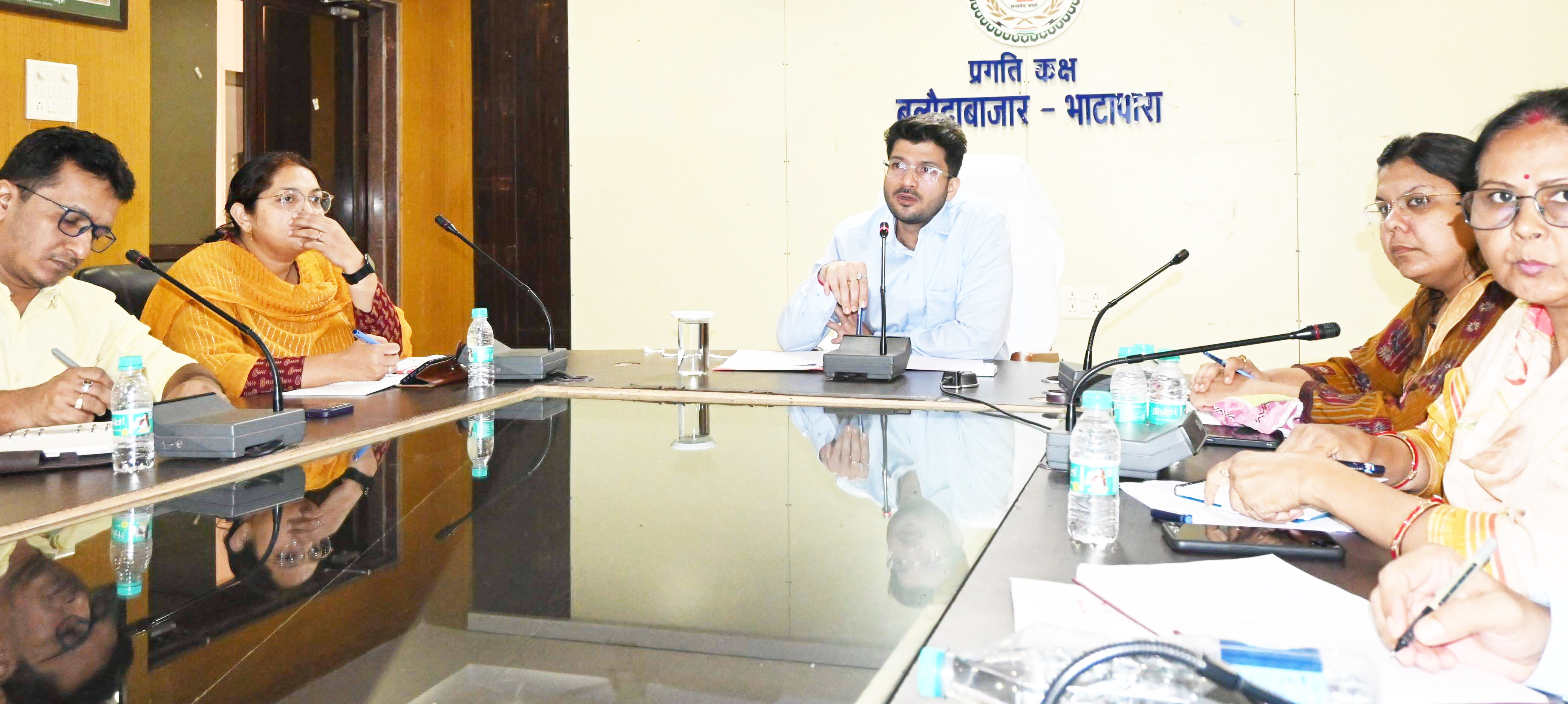 आवास निर्माण में लापरवाही,  जनपद सीईओ को नोटिस