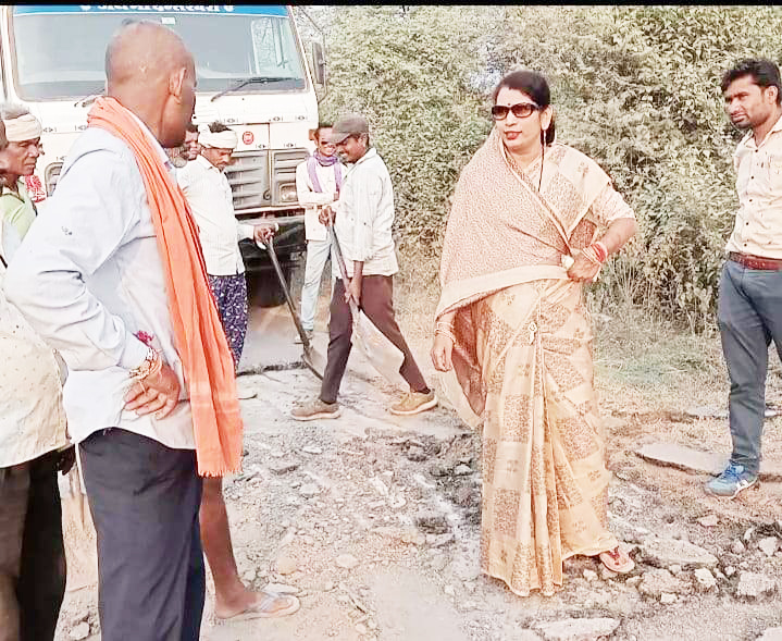  आरंग-नवापारा मार्ग की मरम्मत शुरू