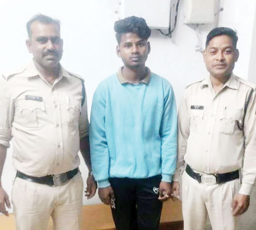 चोरी की बैटरी बेचने ग्राहक तलाशते आरोपी गिरफ्तार