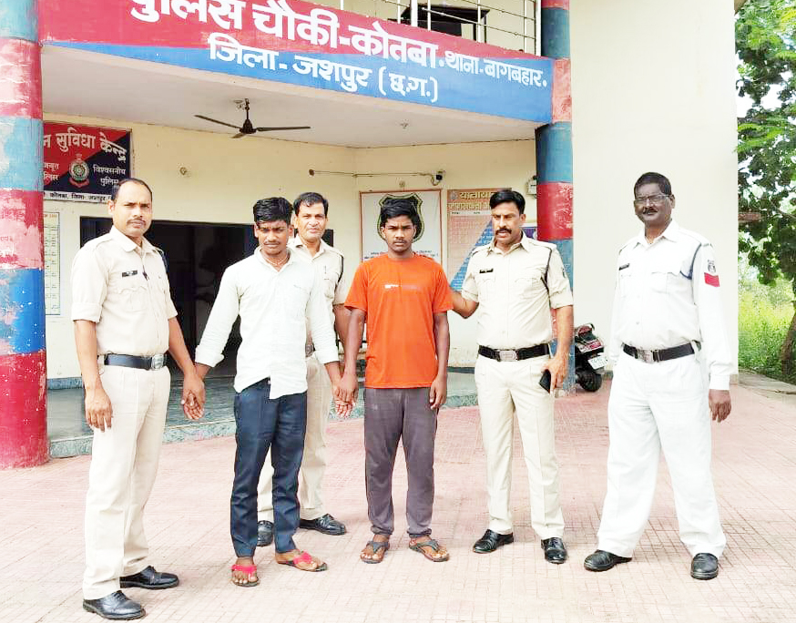 चोरी के तीन अलग-अलग मामले में 4 आरोपी गिरफ्तार