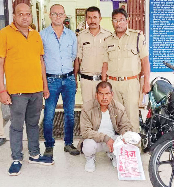 महिला को लिफ्ट देकर नगद-जेवर की लूट, आरोपी गिरफ्तार