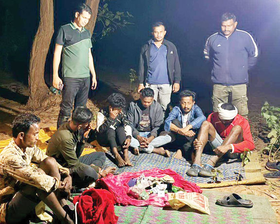 जंगल से 7 जुआरी गिरफ्तार जंगल से 7 जुआरी गिरफ्तार