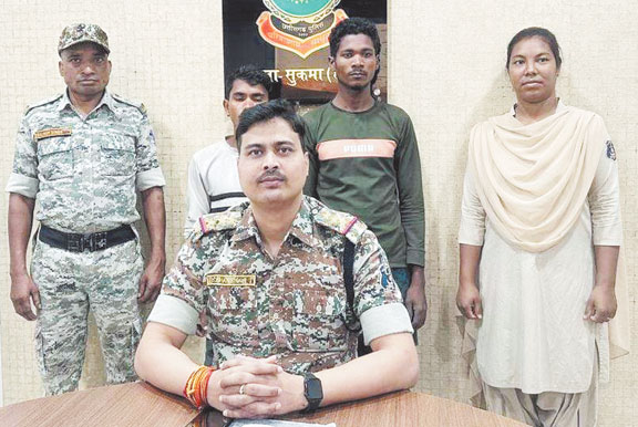 दो नक्सली गिरफ्तार, टिफिन बम, विस्फोटक सामान बरामद