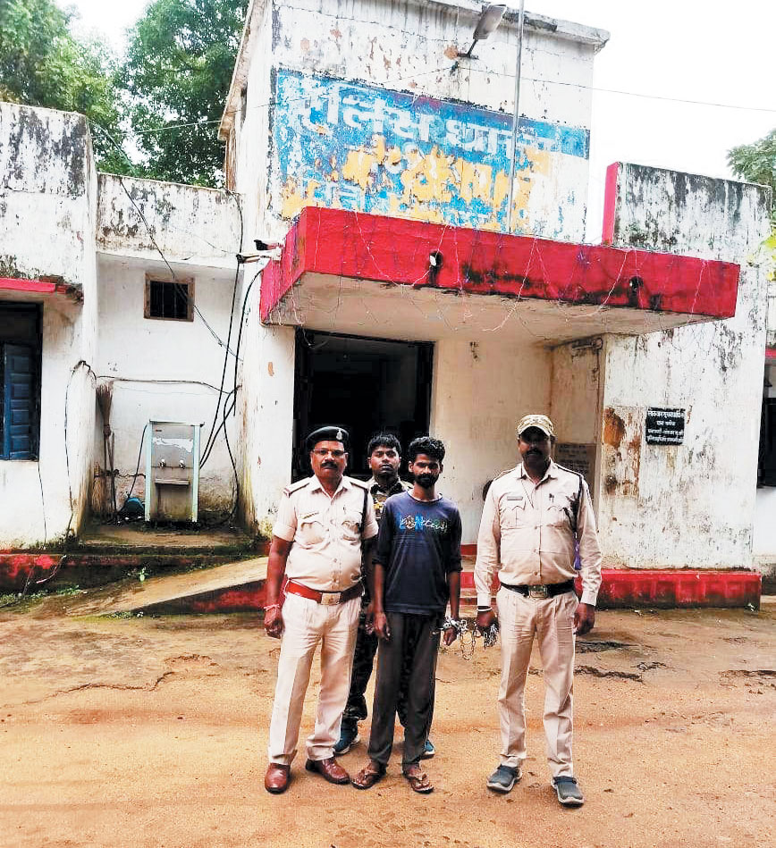 लोनिवि की रोलर चोरी, फरार आरोपी गिरफ्तार, बाकी 4 की तलाश