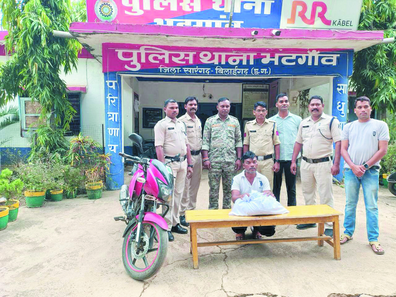 गांजा संग तस्कर गिरफ्तार