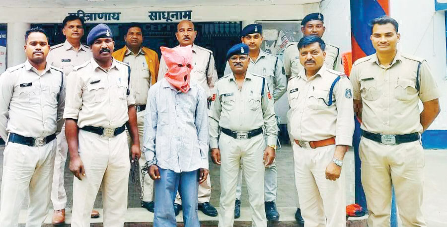 नाबालिग बेटी-भतीजी से रेप कर फरार