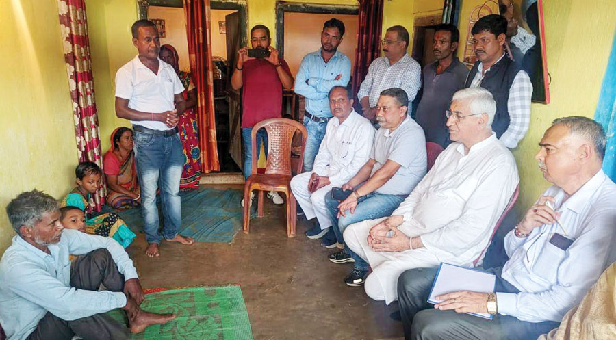 हाईकोर्ट जज से मामले की जांच, और पुलिसकर्मियों को बर्खास्तगी की मांग