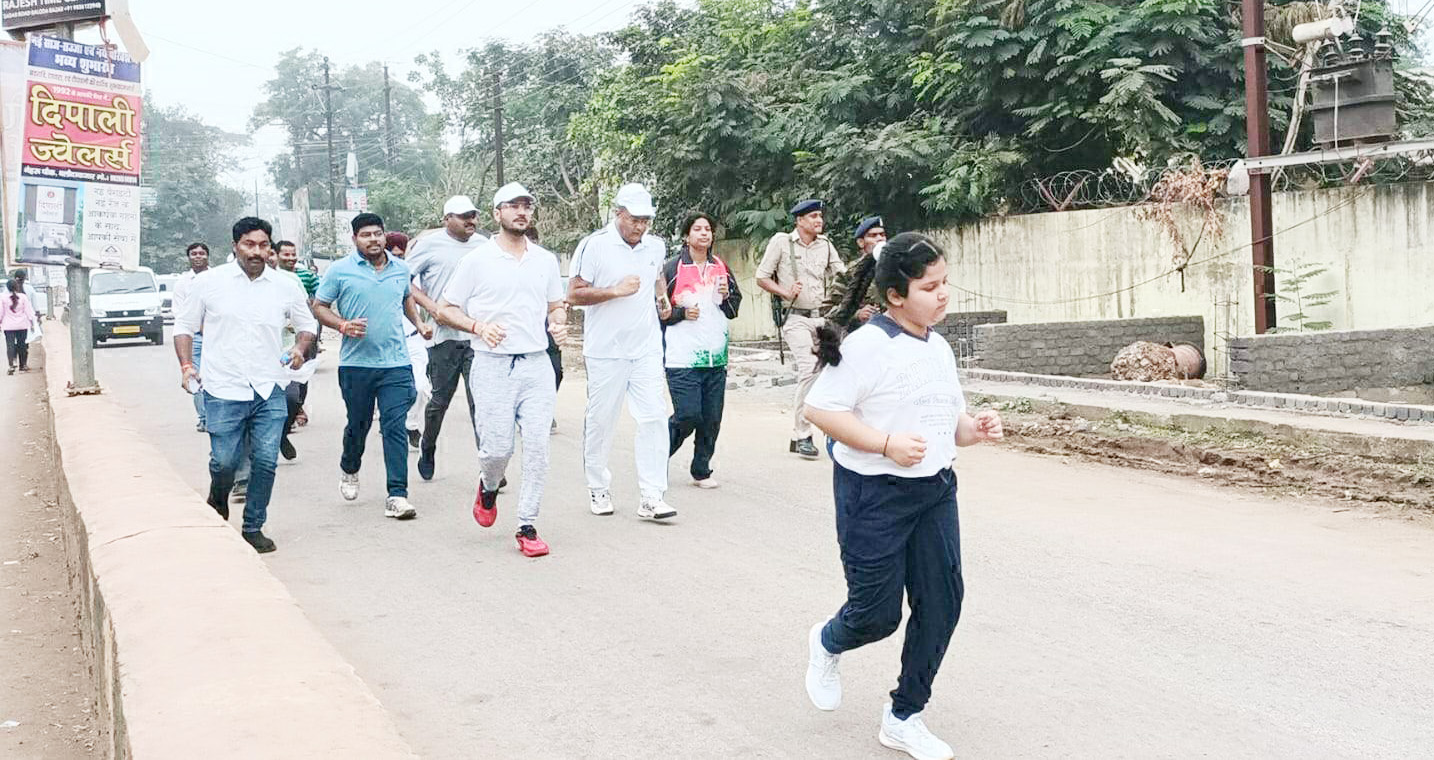 जनप्रतिनिधियों सहित कलेक्टर-एसपी ने लगाई एकता दौड़