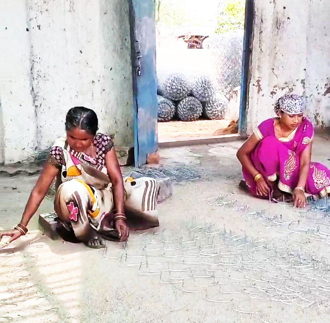 महिला समूह ने तारजाली निर्माण को आजीविका का साधन बनाया