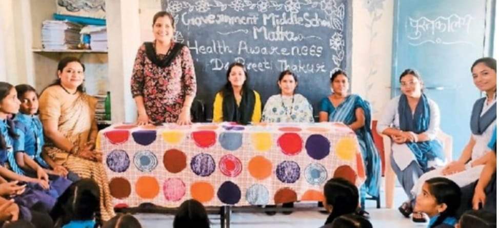 बच्चों का स्वास्थ्य परीक्षण कर बीमारियों से बचने बताए उपाय बच्चों का स्वास्थ्य परीक्षण कर बीमारियों से बचने बताए उपाय
