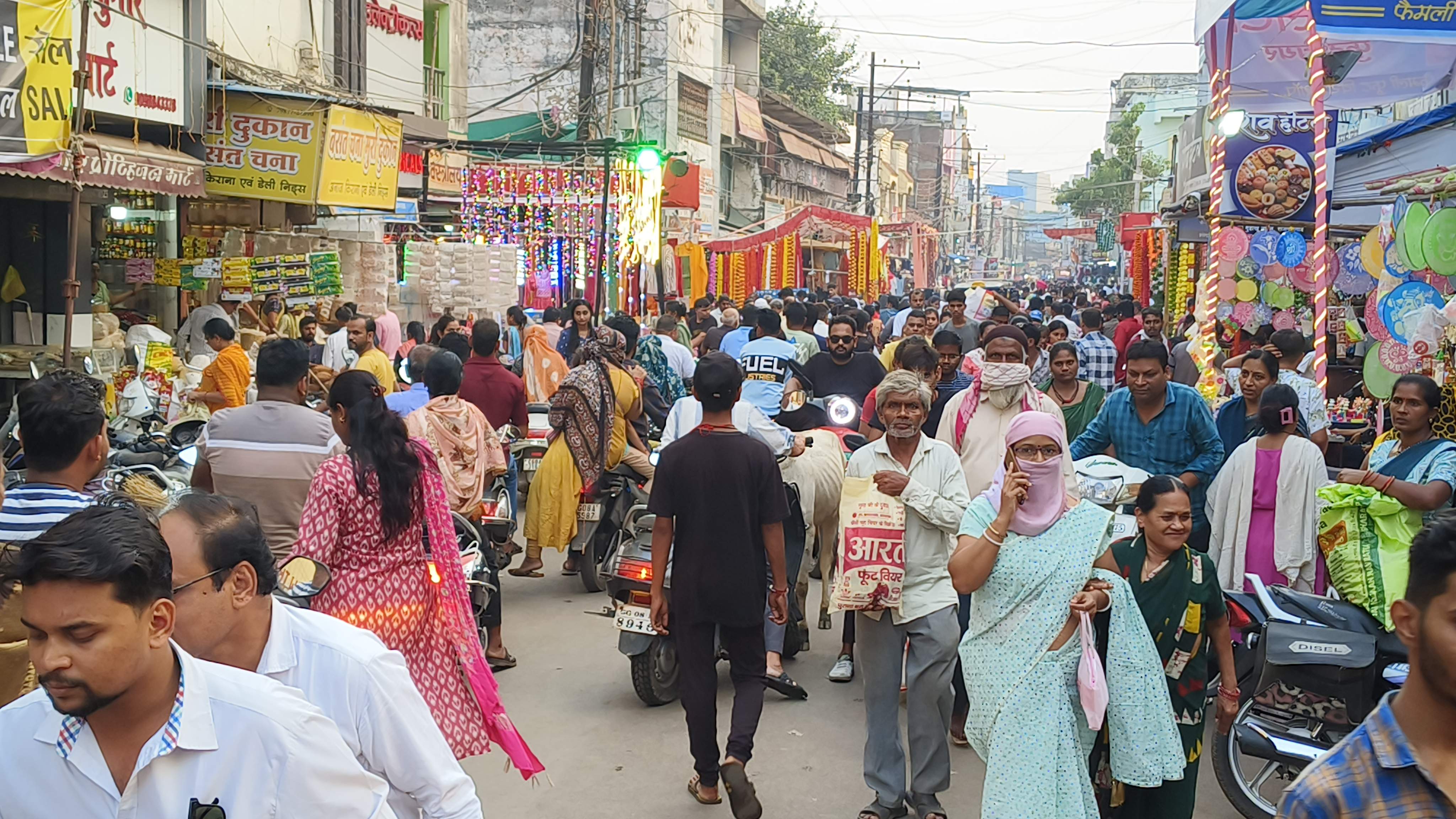 जगमग हुआ घर-आंगन