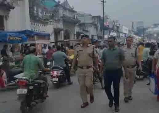 बाजार का एसपी  ने किया निरीक्षण