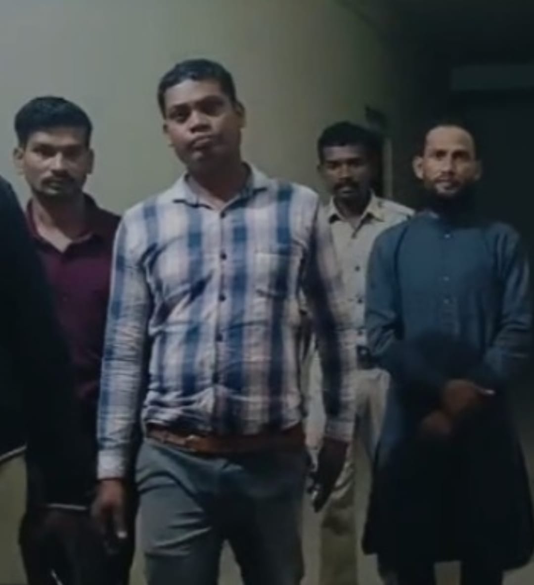 लाखों की ठगी 3 आरोपी गिरफ्तार, एक आरोपी फरार, तलाश जारी