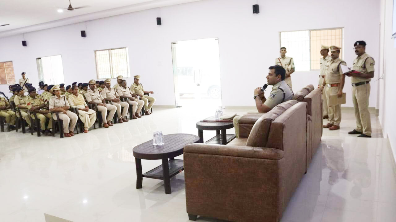 एसपी ने दरबार लगाकर सुनी जवानों की समस्याएं