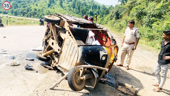 तेज रफ्तार बाइक ने ऑटो को मारी ठोकर, युवक  गंभीर