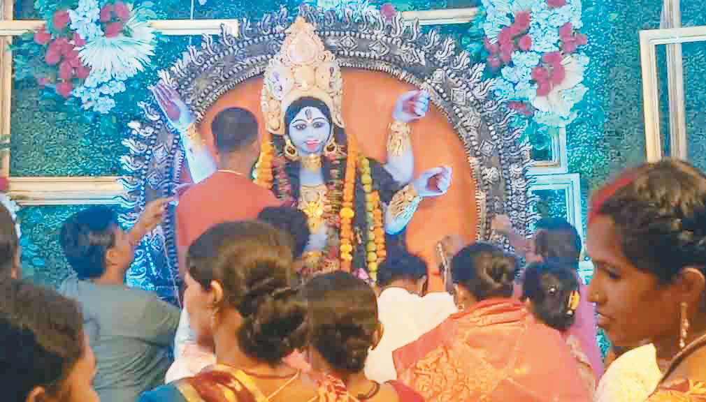 बंगाली कालोनी में काली पूजा