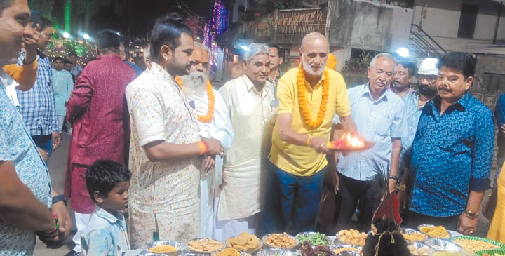 ठेठवार समाज के गोवर्धन पूजा में महंत ठेठवार समाज के गोवर्धन पूजा में महंत