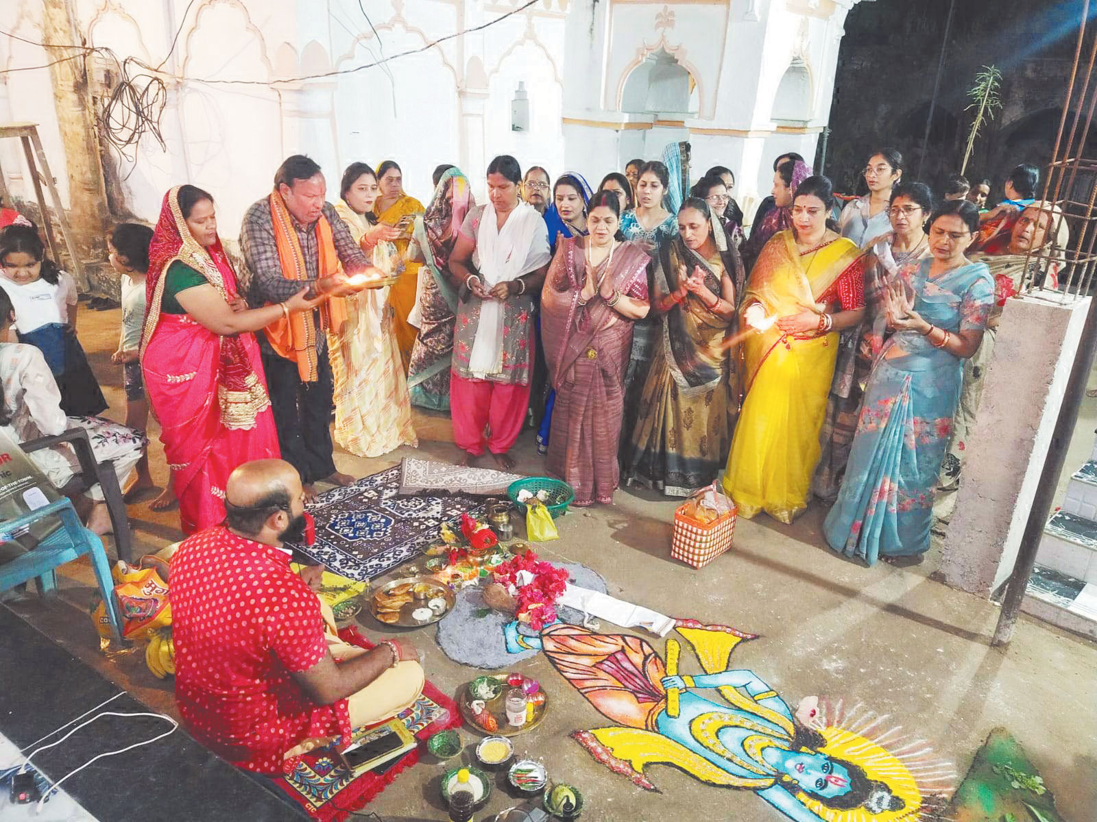 गोपाल जी मंदिर छोटे मठ में अन्नकूट प्रसाद वितरित गोपाल जी मंदिर छोटे मठ में अन्नकूट प्रसाद वितरित