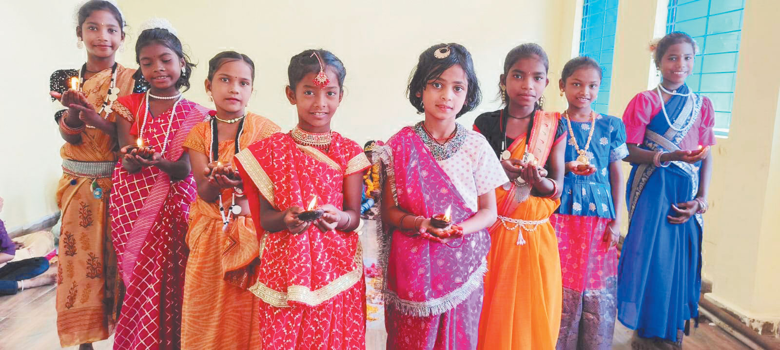 दीपों की रोशनी से विद्यालय रौशन