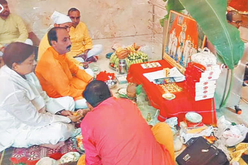चित्रांश समाज ने की भगवान चित्रगुप्त की पूजा