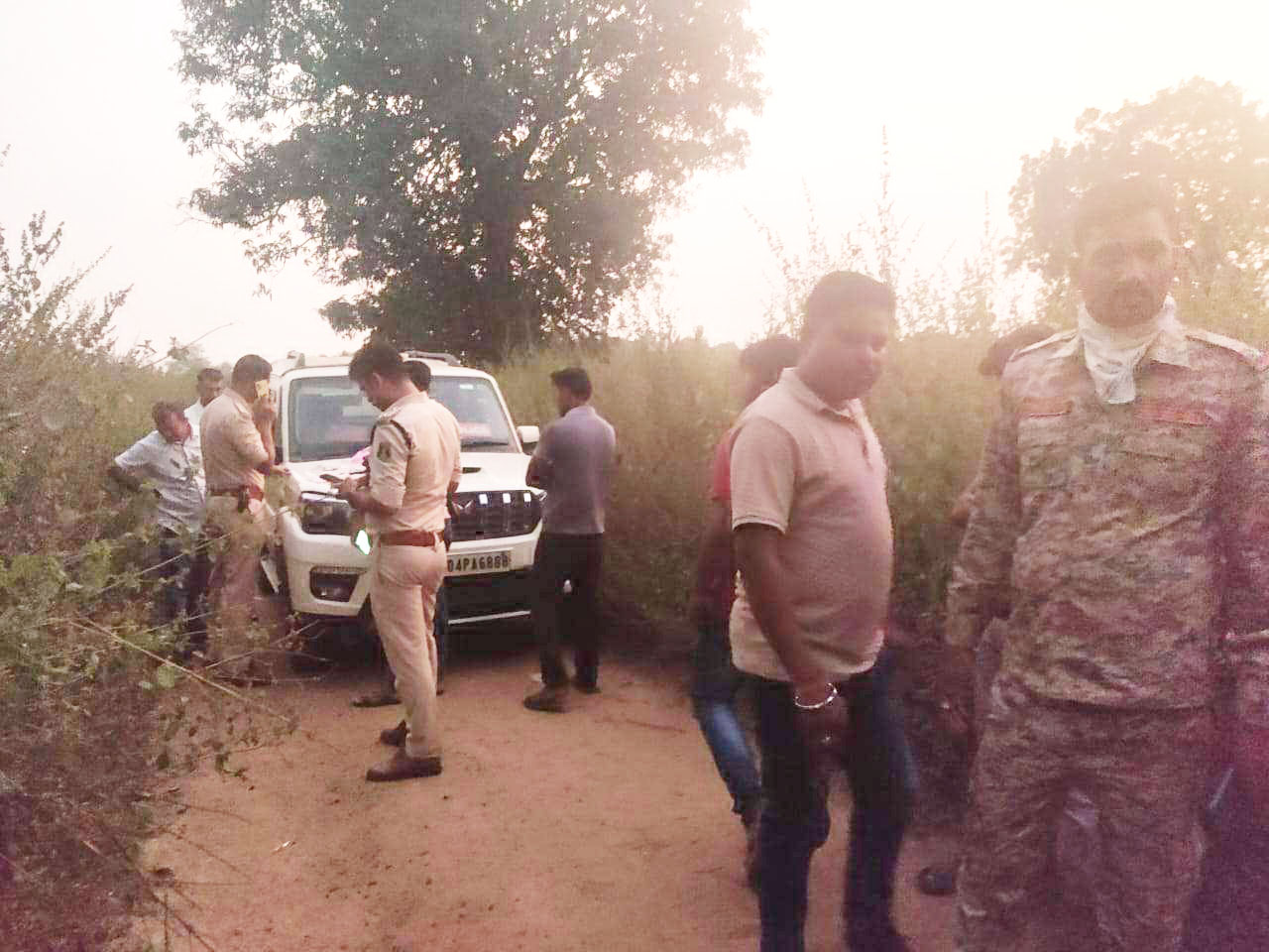 झाडिय़ों में मिली अज्ञात शख्स  की सड़ी गली लाश