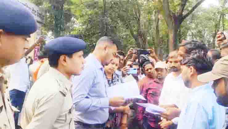 15 गांव के लोगों ने बाइक रैली निकाल सौंपा ज्ञापन  