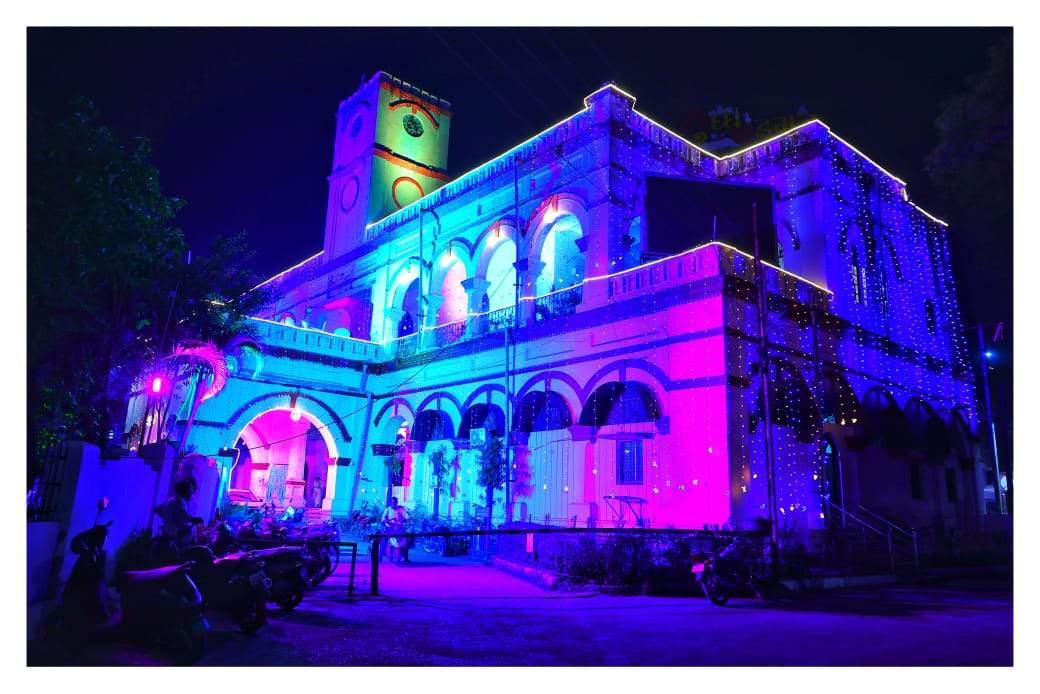 राज्य उत्सव पर जगमगाया निगम कार्यालय