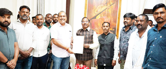 संभागीय ट्रक मालिक संघ ने मंत्री रामविचार नेताम से की मुलाकात 