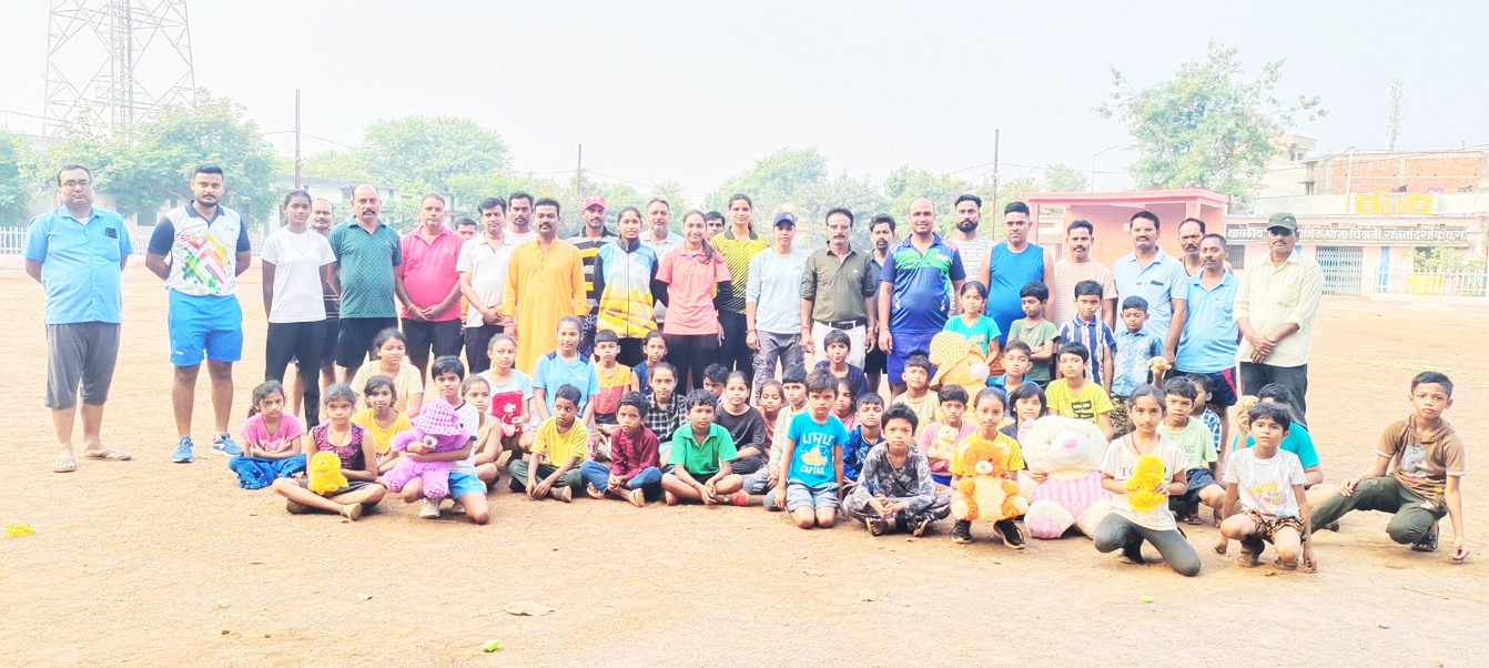 चिखली स्कूल में खेल अलंकरण सम्मान समारोह आयोजित चिखली स्कूल में खेल अलंकरण सम्मान समारोह आयोजित