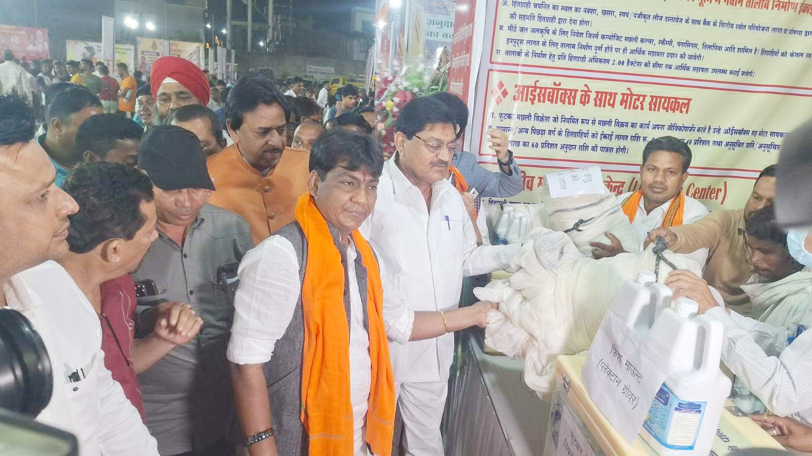 राज्योत्सव: प्रभारी मंत्री दयालदास ने किया विभागों के स्टॉलों का अवलोकन राज्योत्सव: प्रभारी मंत्री दयालदास ने किया विभागों के स्टॉलों का अवलोकन