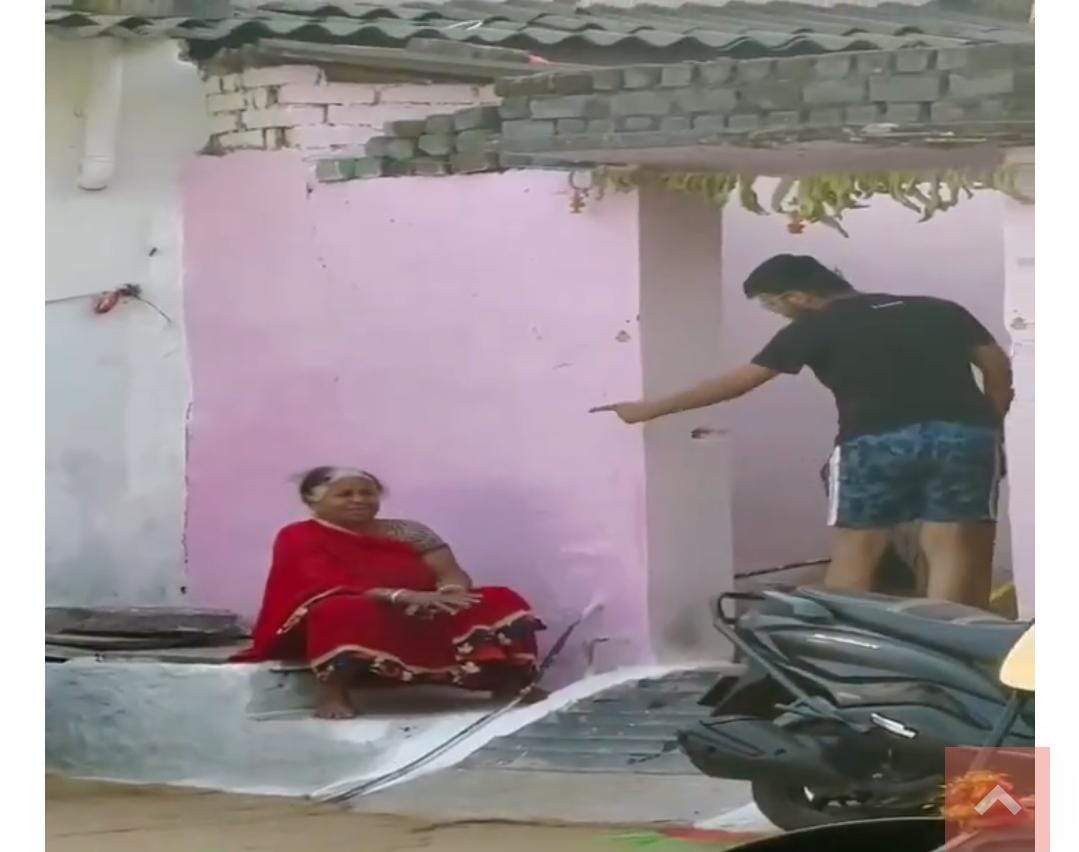 बैट के वार से कराहती रही दादी, लेकिन पोते पर रिपोर्ट से मना करती रही बैट के वार से कराहती रही दादी, लेकिन पोते पर रिपोर्ट से मना करती रही