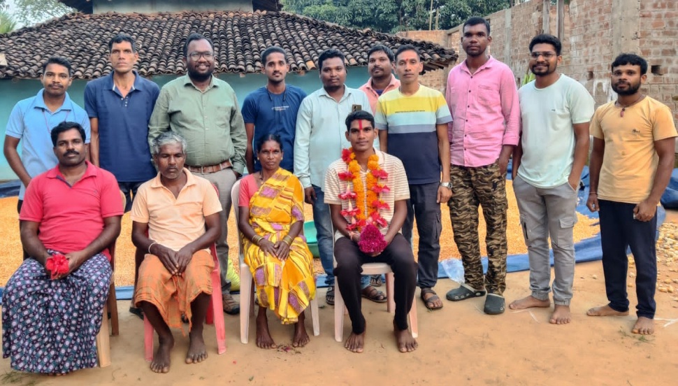 गरीब किसान का बेटा बना सब इंस्पेक्टर, मेहनत और संघर्ष की कहानी गरीब किसान का बेटा बना सब इंस्पेक्टर, मेहनत और संघर्ष की कहानी