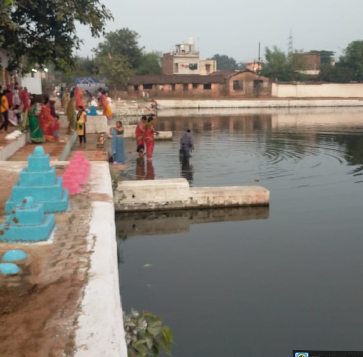 छठ पर्व के लिए तालाब सजाए गए छठ पर्व के लिए तालाब सजाए गए