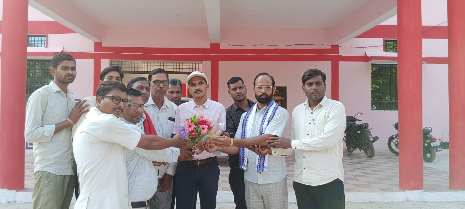 गोपालपुर पंचायत होने से गांव के लोग गदगद गोपालपुर पंचायत होने से गांव के लोग गदगद