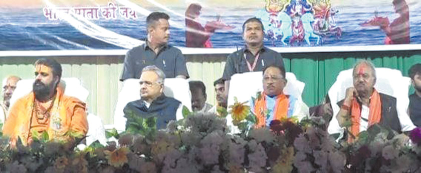सनातनियों तुम्हारे दुश्मन हम 5, हमारे 45, सब हाथ में एके-47 लेकर खड़े हैं- राजीव लोचन सनातनियों तुम्हारे दुश्मन हम 5, हमारे 45, सब हाथ में एके-47 लेकर खड़े हैं- राजीव लोचन