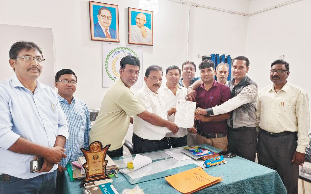 दिवंगत शिक्षक के परिजन को मिले अनुकम्पा के साथ 7 करोड़ मुआवजा