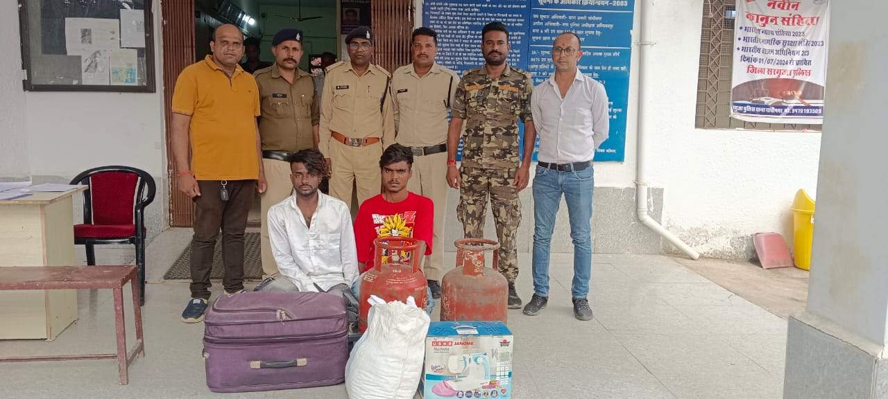 मकानों में चोरी, दो आरोपी गिरफ्तार मकानों में चोरी, दो आरोपी गिरफ्तार