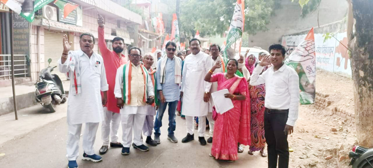 आकाश शर्मा के पक्ष में डोर टू डोर जनसंपर्क