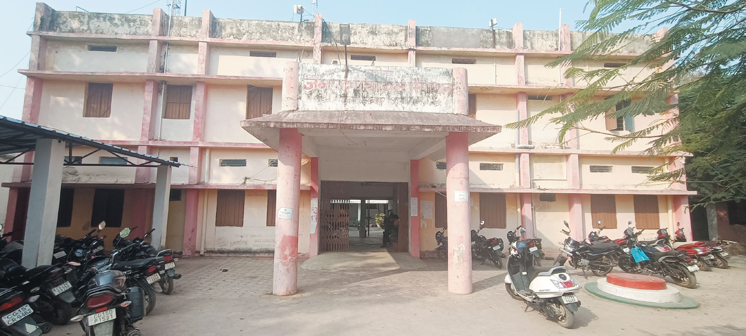 सीईओ के तबादले से काम प्रभावित, सरपंच-सचिव परेशान सीईओ के तबादले से काम प्रभावित, सरपंच-सचिव परेशान