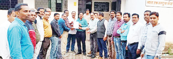शिक्षक मोर्चा ने पांच सूत्रीय मांगों को लेकर सौंपा ज्ञापन