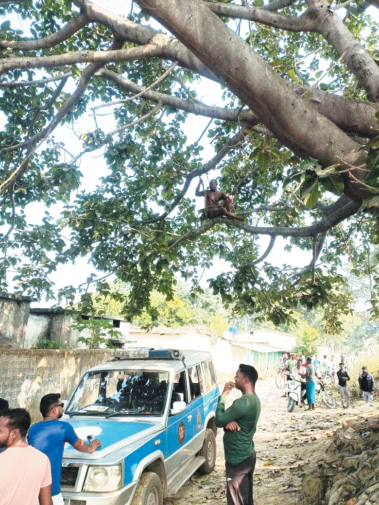 पुलिस ने बचाकर समझाईश देकर भेजा था घर, दूसरे दिन कर ली खुदकुशी पुलिस ने बचाकर समझाईश देकर भेजा था घर, दूसरे दिन कर ली खुदकुशी