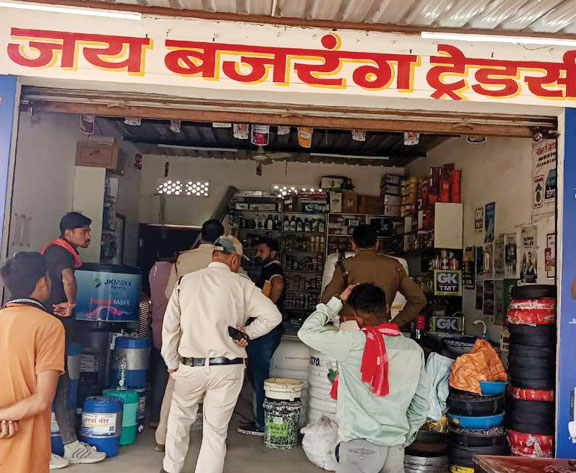 दरवाजे का चौखट उखाड़ सामानों की चोरी, जांच में जुटी पुलिस