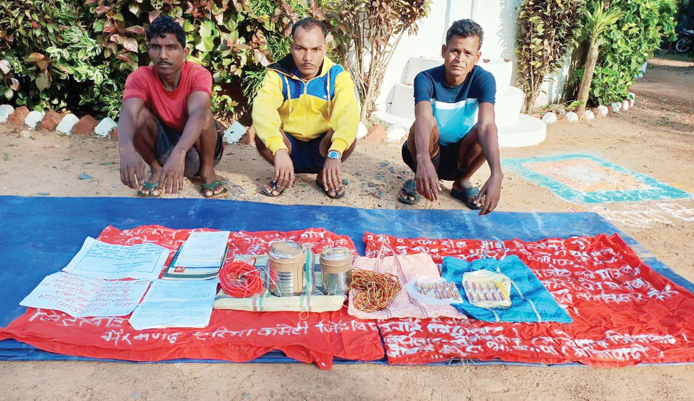 जंगल से तीन नक्सली गिरफ्तार